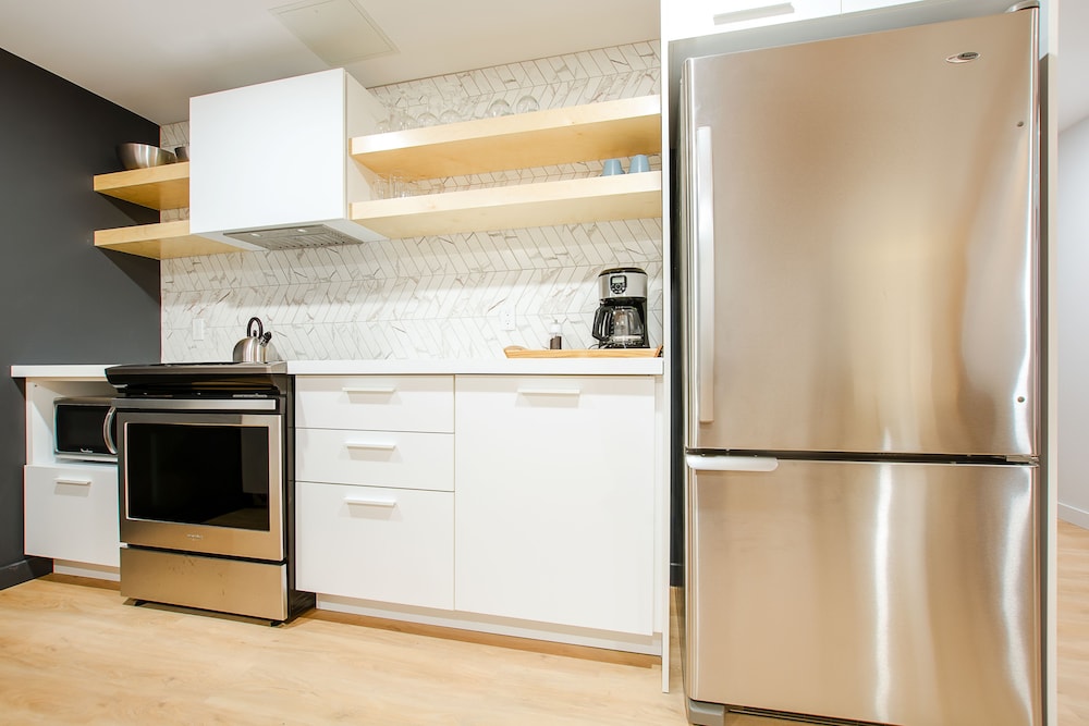 Apartment, 2 Bedrooms, Half-Basement (LC104)