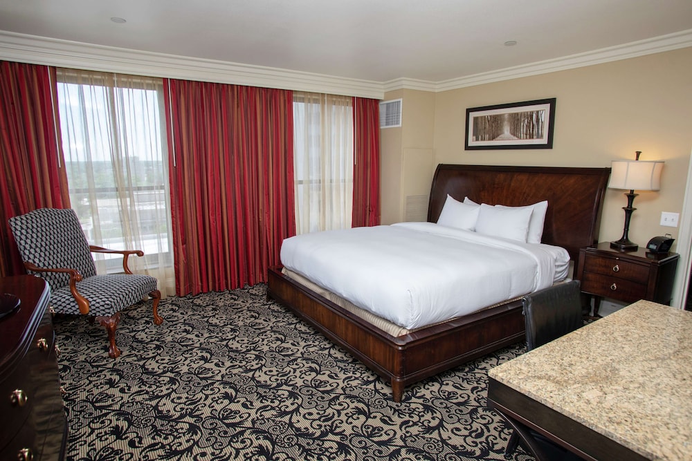 Suite, 1 King Bed, Non Smoking (Governor's) photo 1