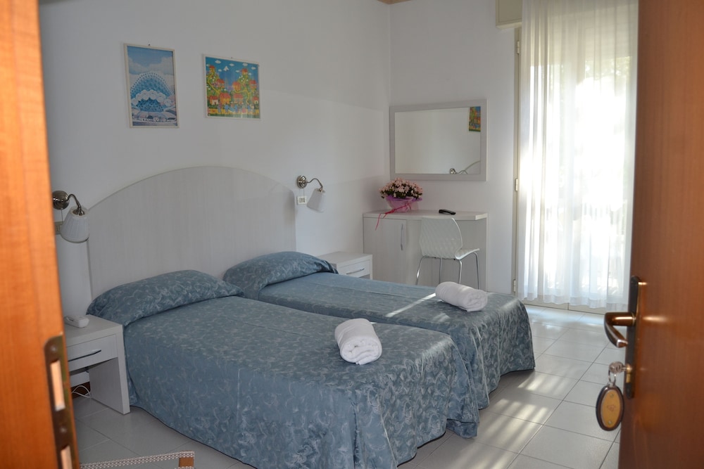 Basic Double or Twin Room, 1 Bedroom, Balcony photo 1