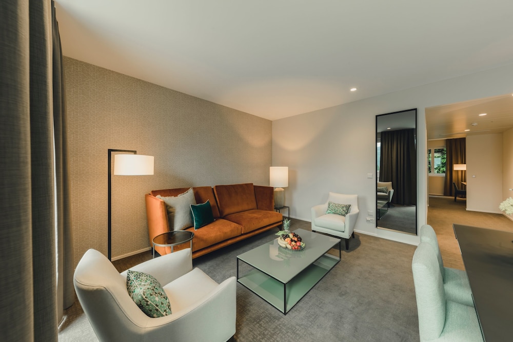 Executive Suite (Boutique)