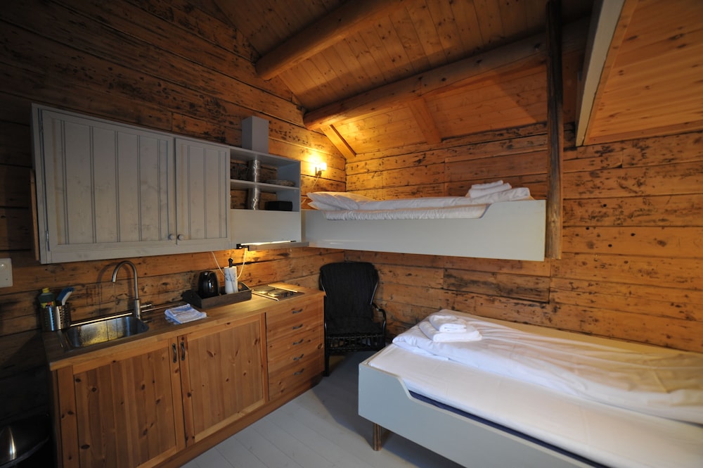 1-bedroom Comfort rorbu cabin photo 2