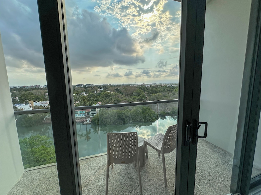 Deluxe River View - Photo 2