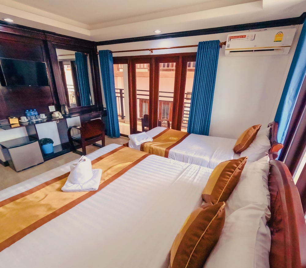 Deluxe Triple With Balcony Mountain View - Photo 3