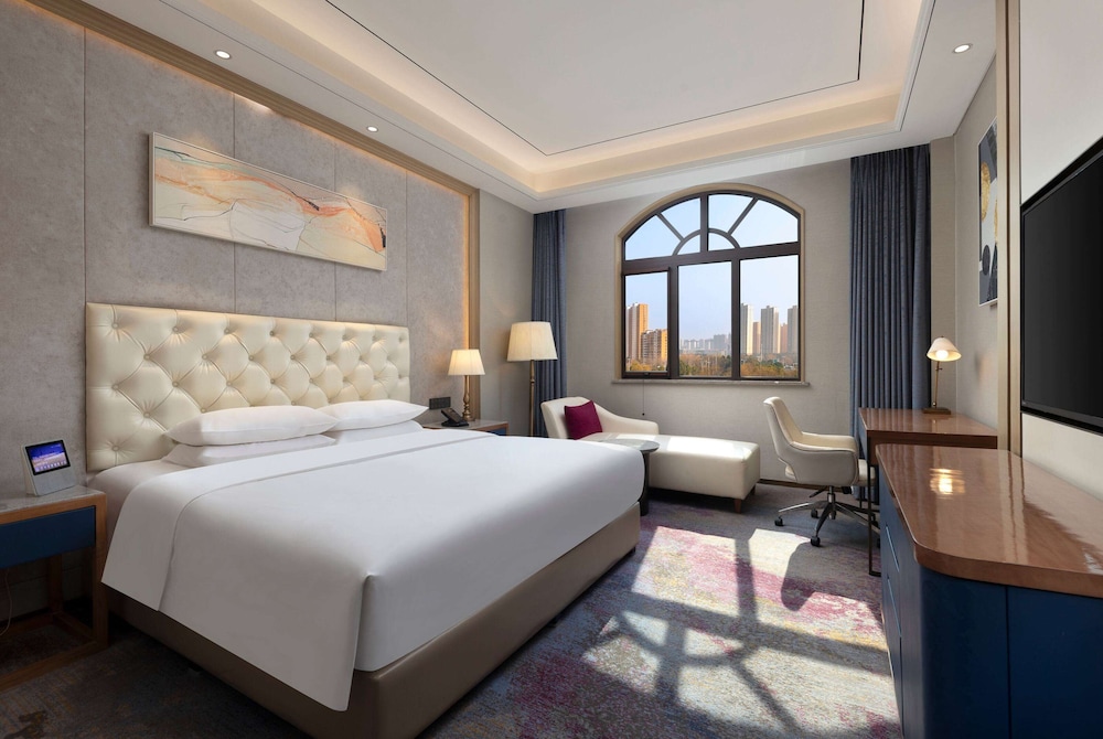 Luxury Room, 1 King Bed with Sofa bed, Non Smoking