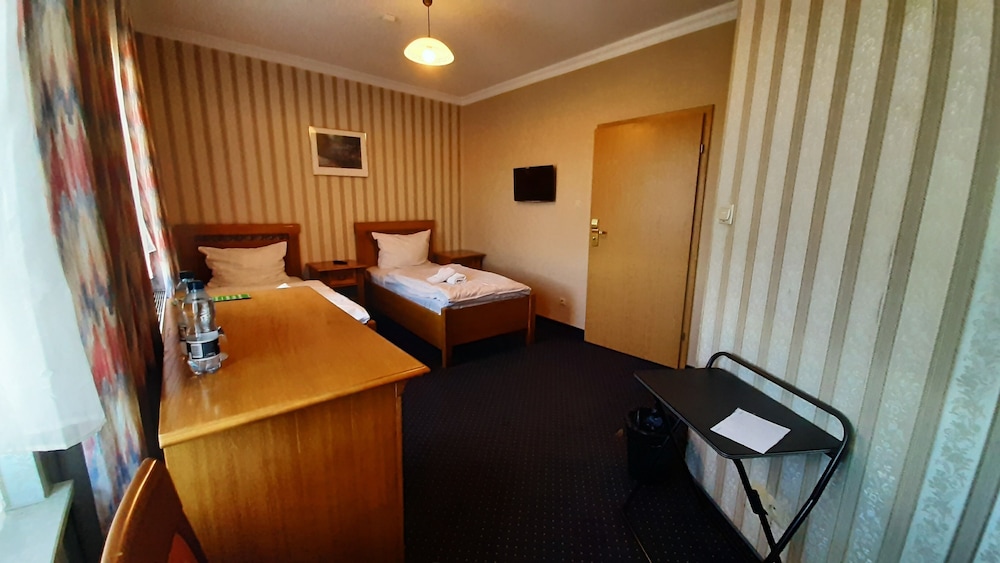 Twin Room - Photo 3