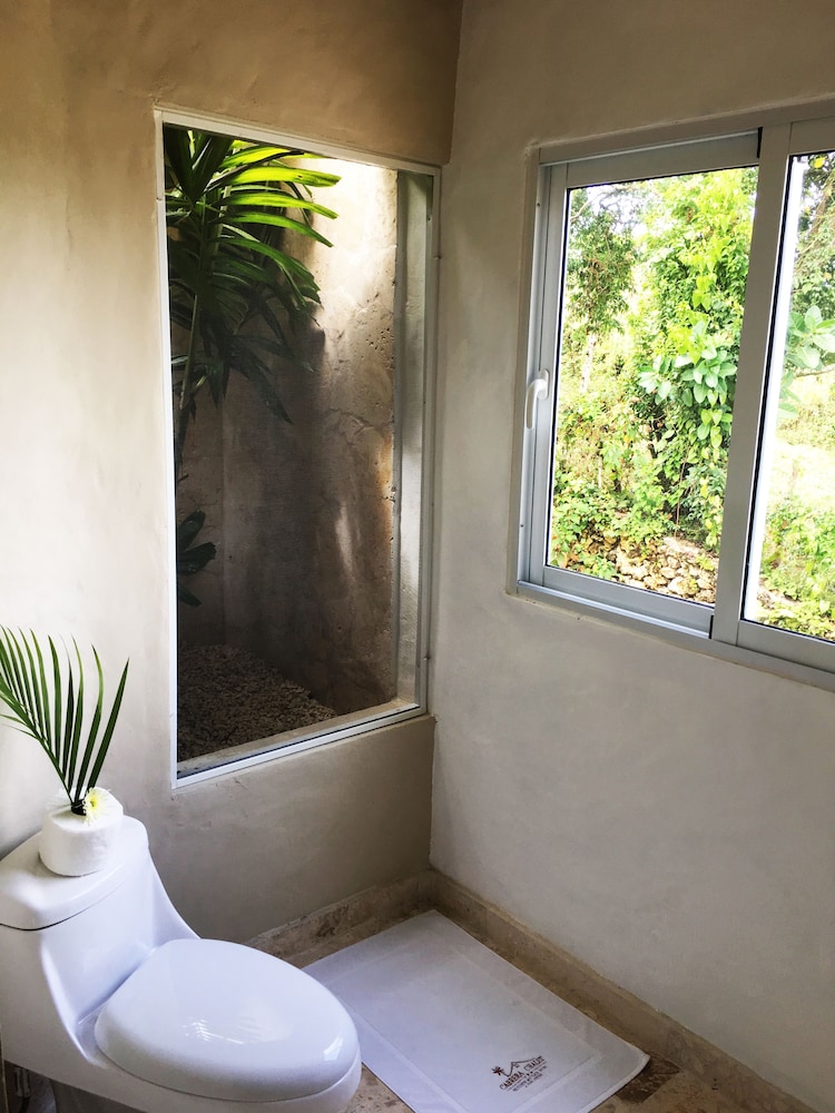 Superior Double Room, 1 King Bed, Non Smoking, Ocean View photo 3