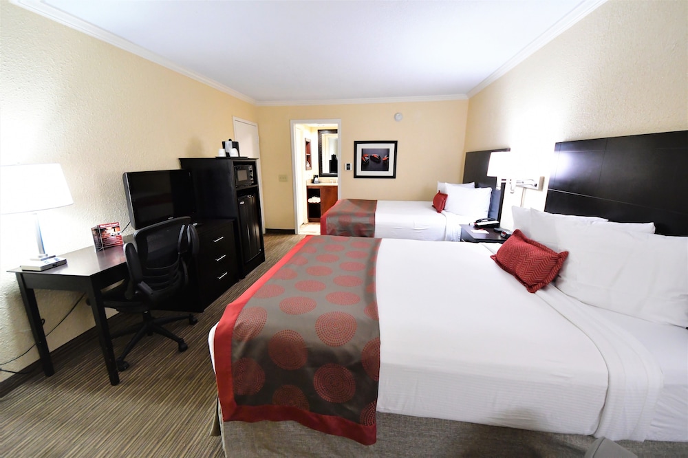 Room, 2 Queen Beds, Non Smoking (Pet-Friendly) photo 2