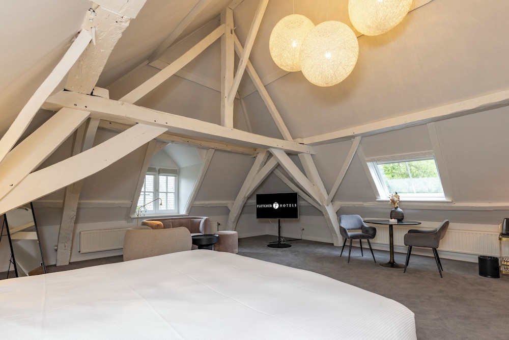 Honeymoon Suite - Photo 3