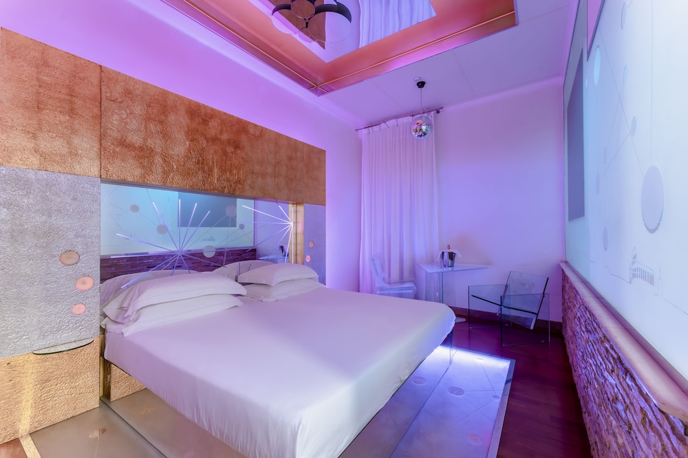 Junior Suite, 1 King Bed, Bathtub, City View