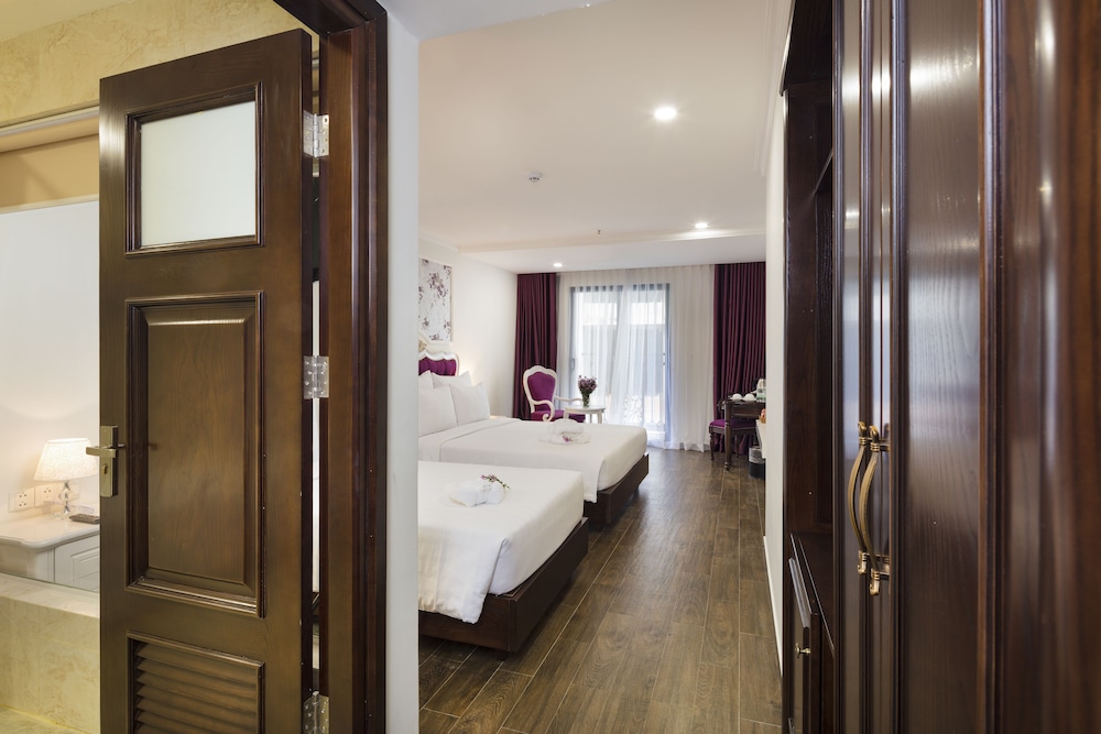 Premier Double Room, Balcony, City View photo 2