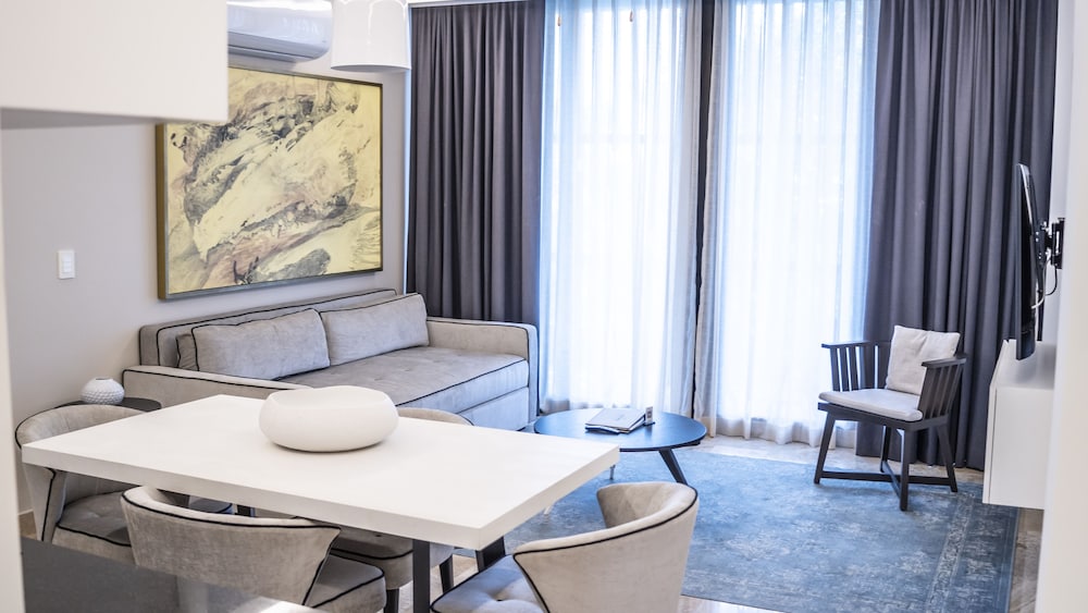 One Bedroom Suite - Photo 9