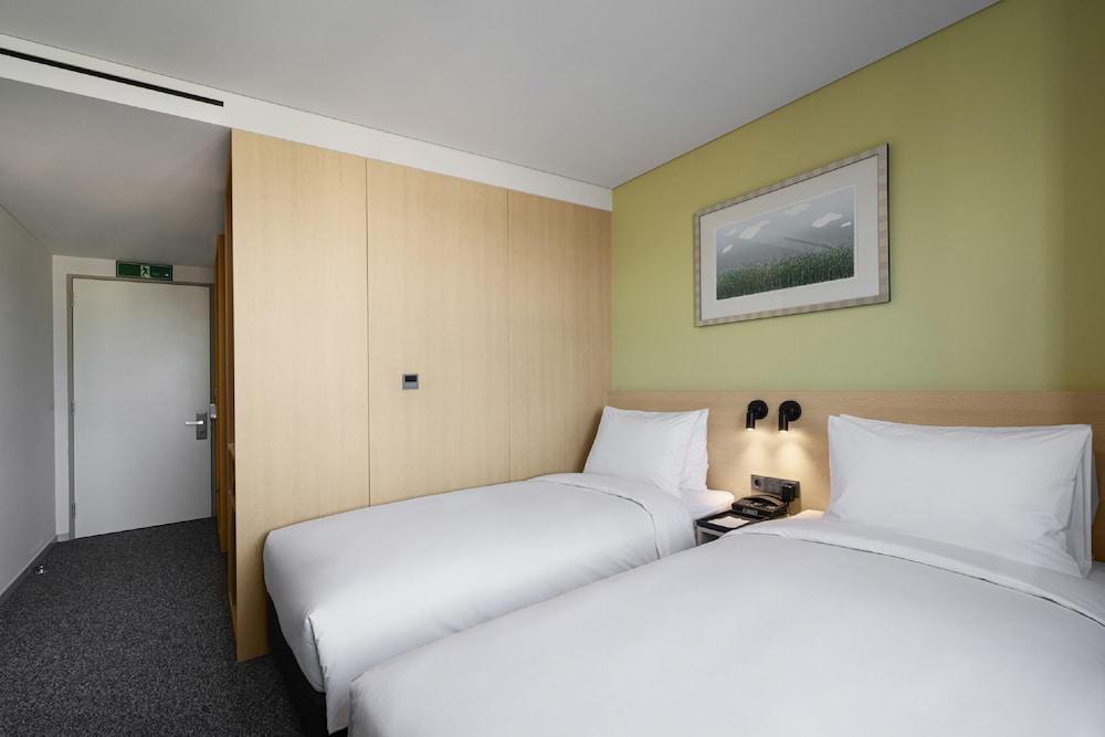 [Free Upgrade] Standard to Deluxe Twin Parkview