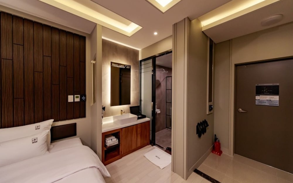 Room (BUSINESS 222) photo 3
