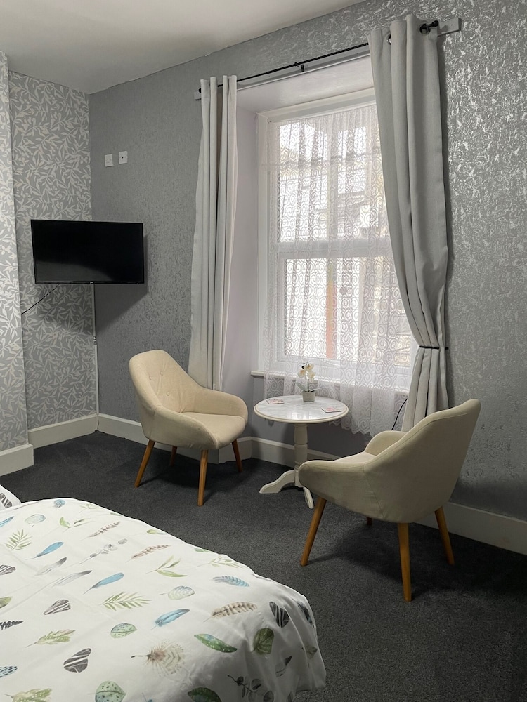 Room 1- Twin En-suite