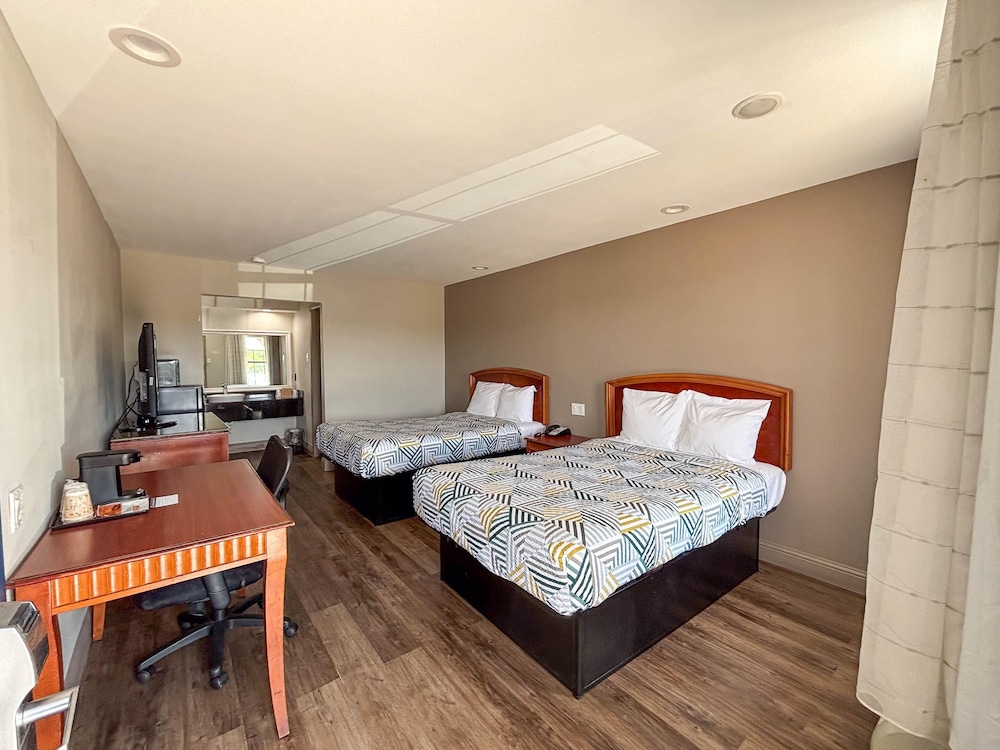 Standard Room, 2 Double Beds, Non Smoking, Refrigerator & Microwave - Photo 2