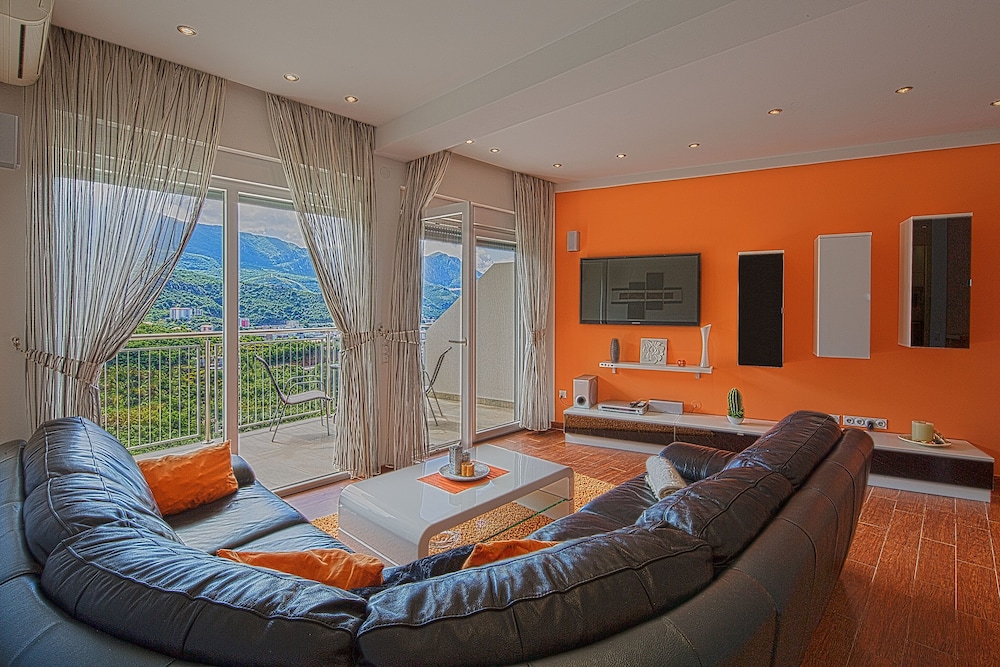 Deluxe Apartment, 3 Bedrooms, Terrace, Mountain View photo 1