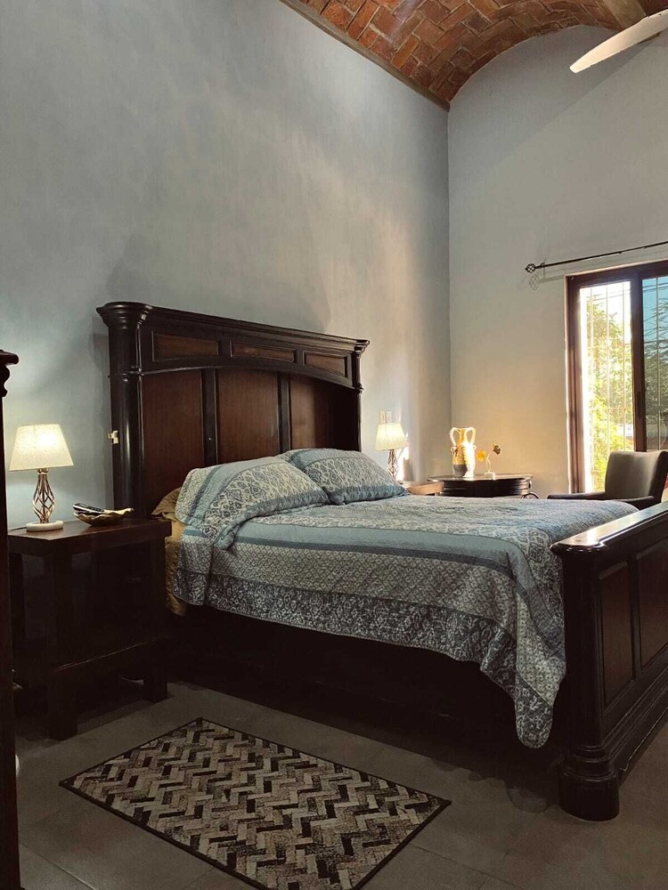 Deluxe Double Room, 1 Queen Bed with Sofa bed photo 2