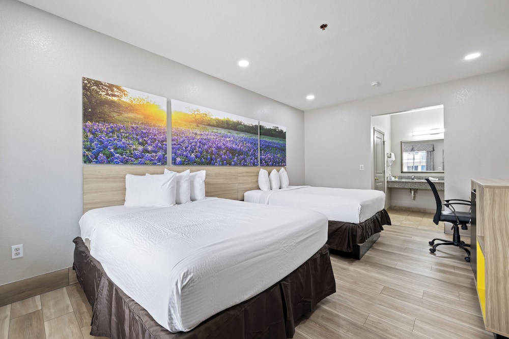 Room, 2 Queen Beds, Accessible, Non Smoking (Mobility, Roll-in Shower)