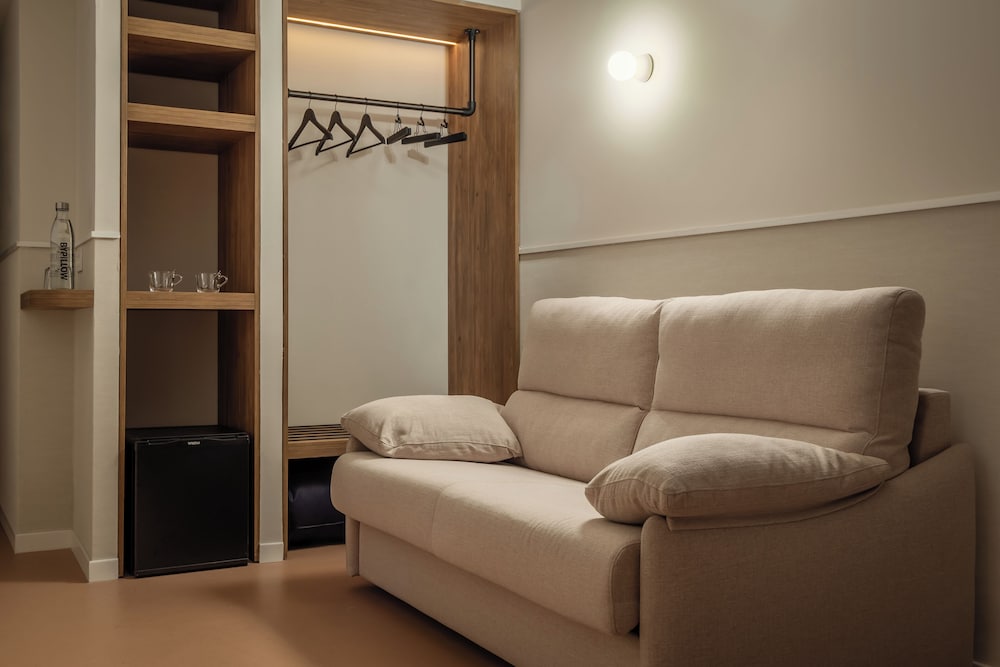 Family Room, Terrace - Photo 8