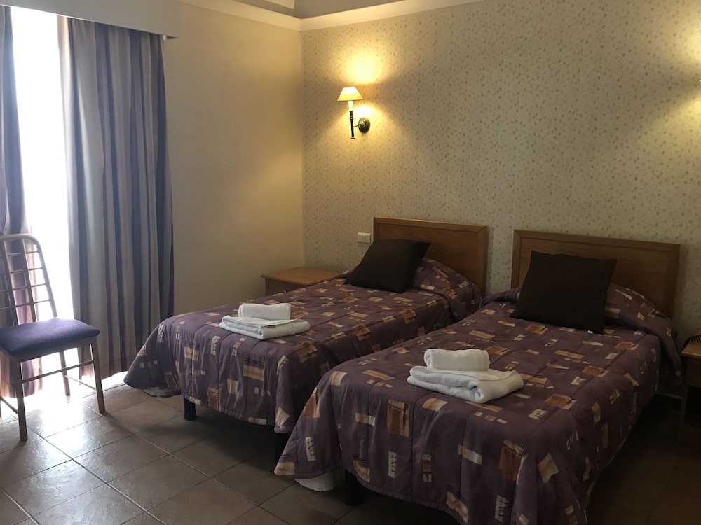 Standard Double or Twin Room - Photo 7