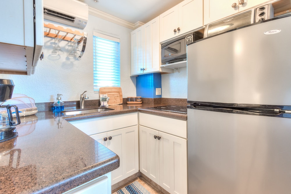 Condo, 1 Bedroom photo 2