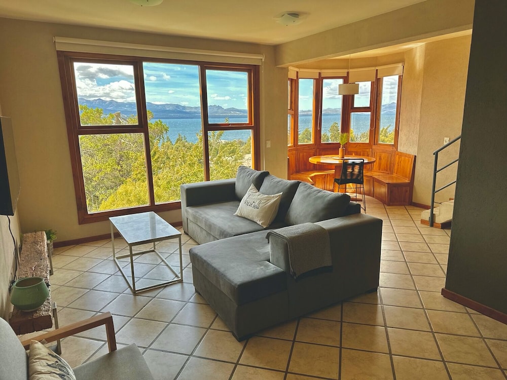 Grand Duplex, 3 Bedrooms, Lake View, Lakeside photo 1