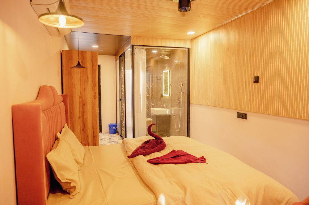 Deluxe Mountain Sea View Room with Balcony photo 1