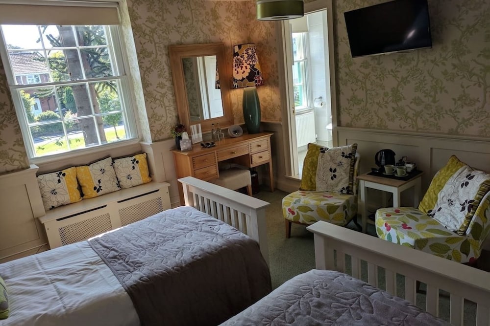 Standard Twin Room, 2 Twin Beds, Bathtub photo 3