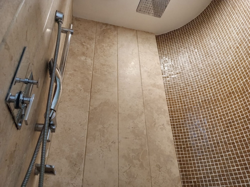 Elite Suite, 1 King Bed, Hot Tub