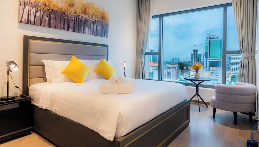 Romantic Suite, 4 Bedrooms, Business Lounge Access, City View