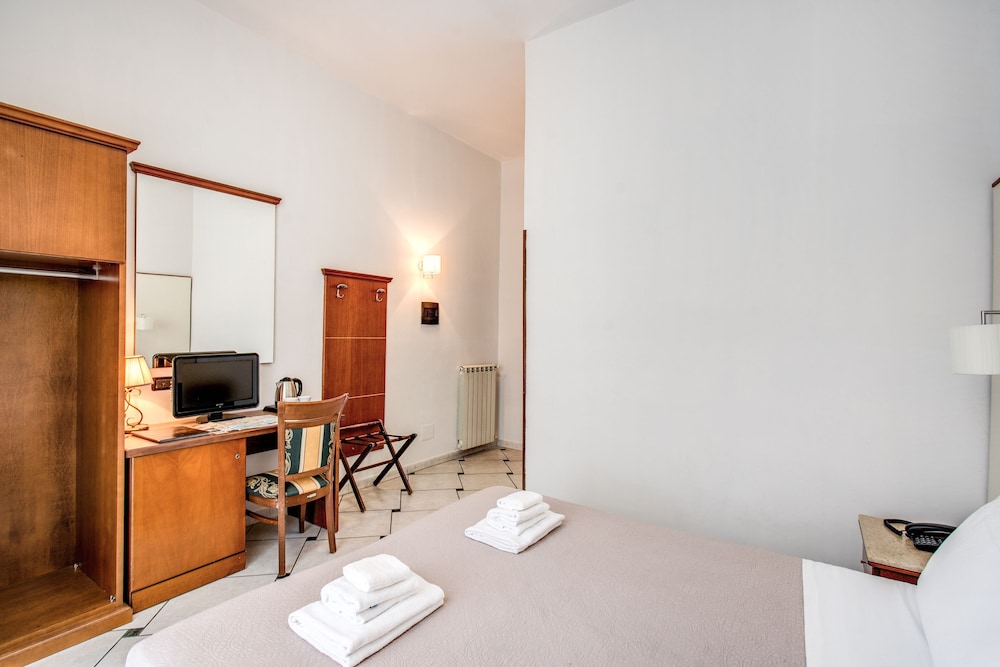 Standard Double or Twin Room - Photo 28