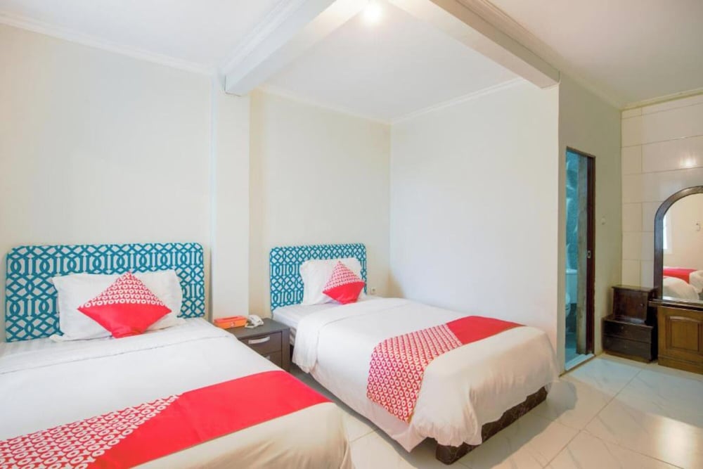 Standard Twin Room - Photo 1