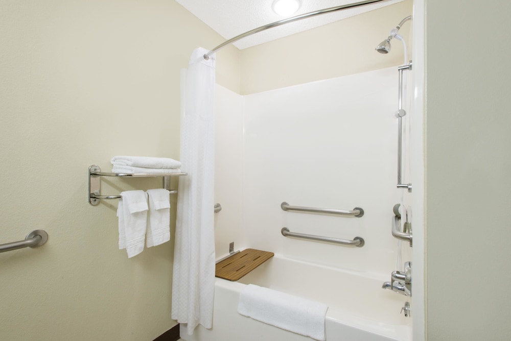 Suite, 1 Queen Bed, Accessible, Non Smoking (Mobility/Hearing Accessible) - Photo 2
