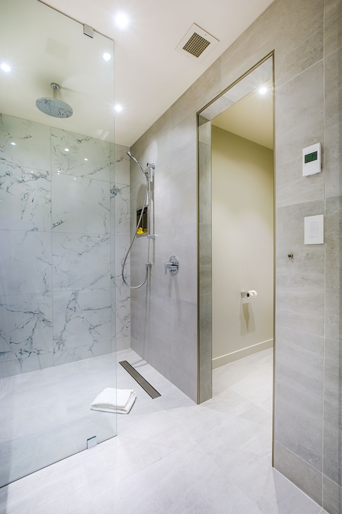 Classic Superior Room, 1 King Bed with bathtub photo 3