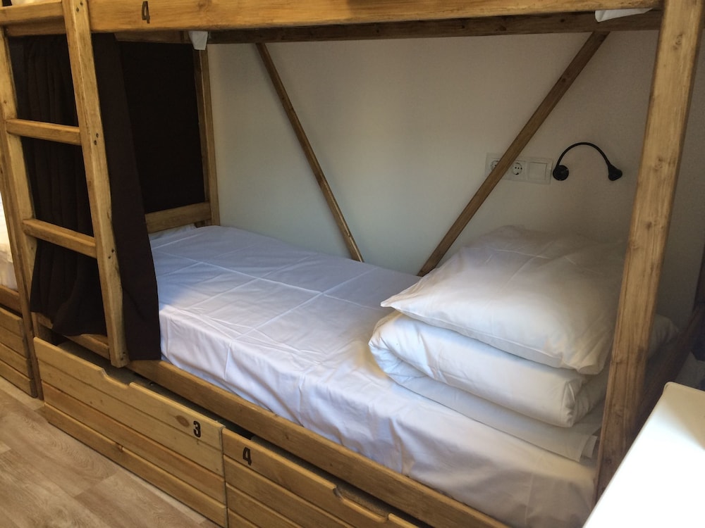 Standard Shared Dormitory, Women only, Non Smoking (8 beds) photo 3