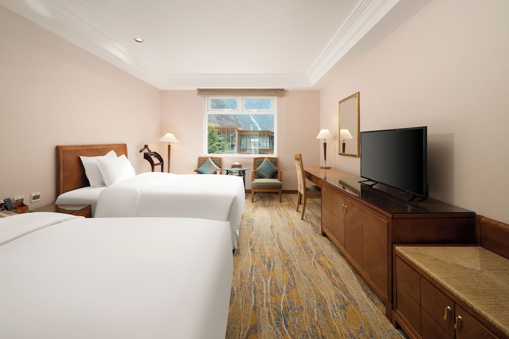 Deluxe Double Or Twin Room, Mountain View photo 2
