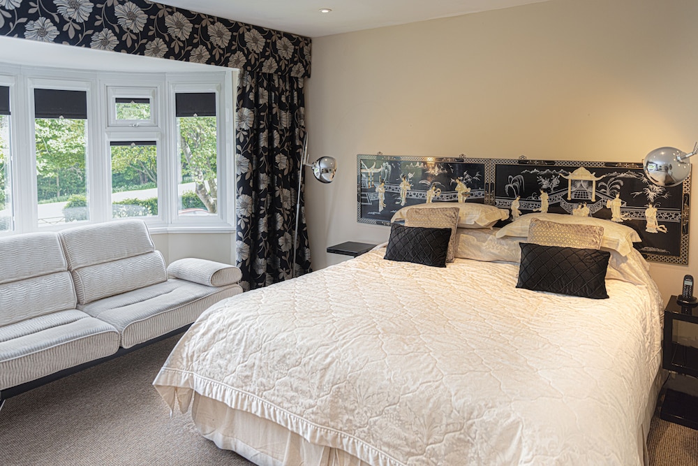 Superior Suite (The Marsden Suite)