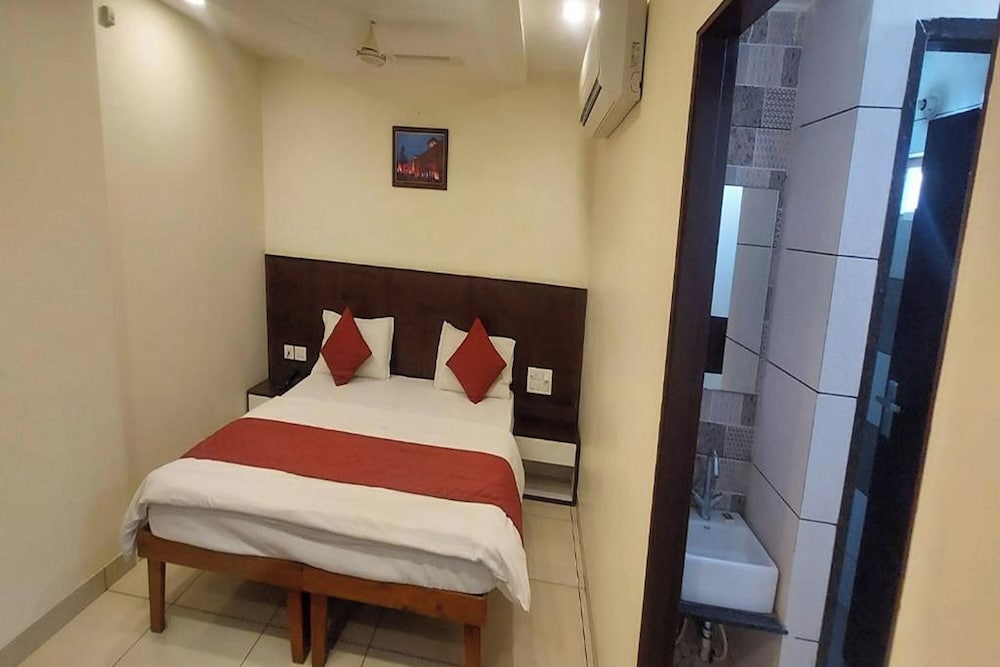 Deluxe Room - Photo 8