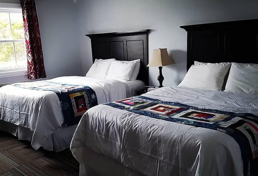 Room, 2 Queen Beds photo 1