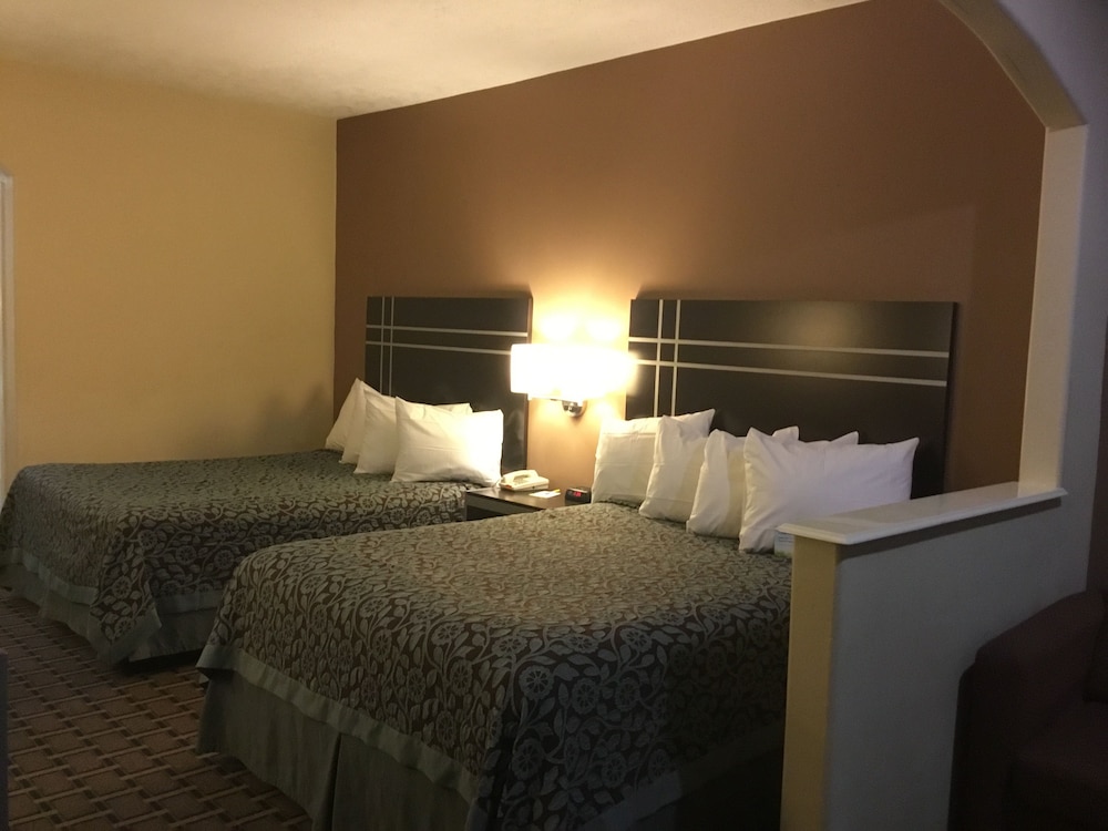 Suite, 2 Queen Beds, Smoking photo 3
