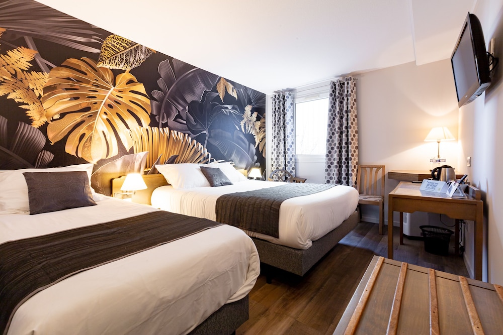 Club Triple Room, Multiple Beds, Non Smoking, Private Bathroom - Photo 1