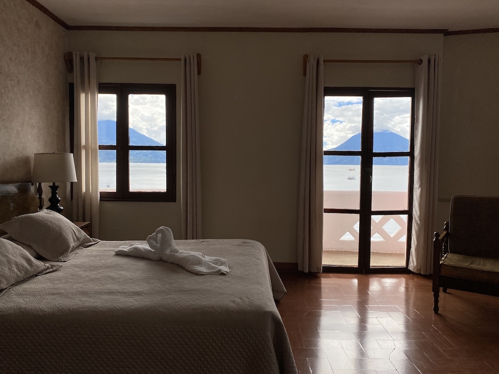 Honeymoon Room, 1 Queen Bed, Balcony, Lake View photo 1