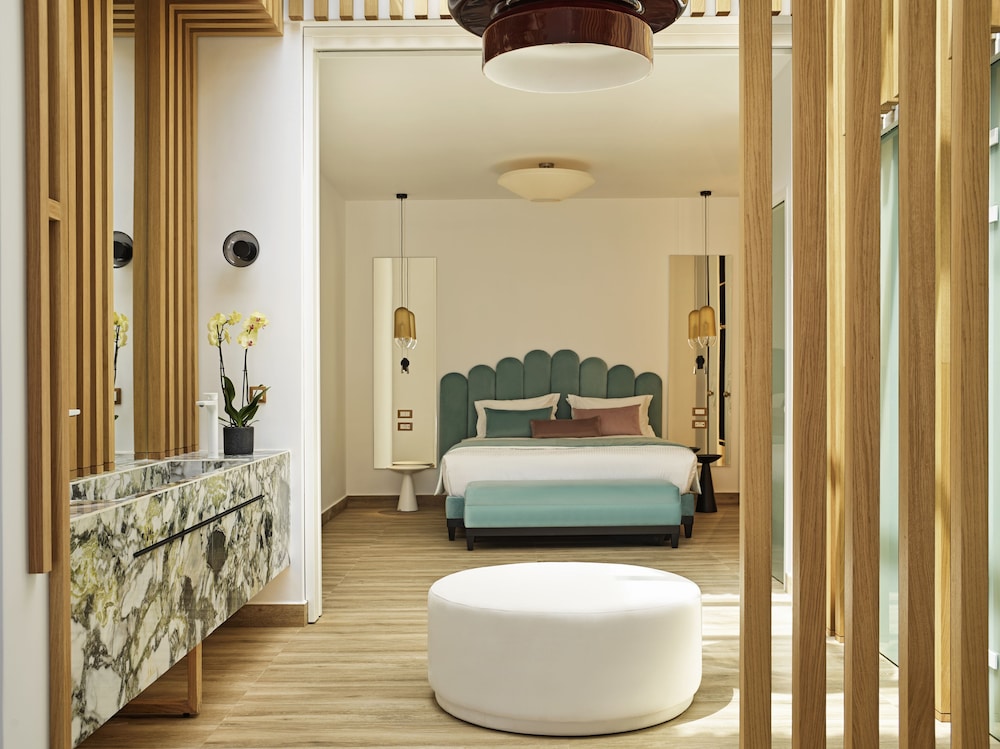 Honeymoon Suite with Sea View and Heated Pool - Photo 10