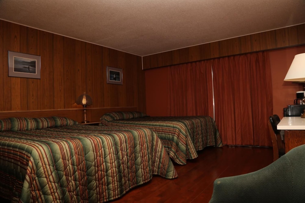 Basic Room, 2 Queen Beds photo 1