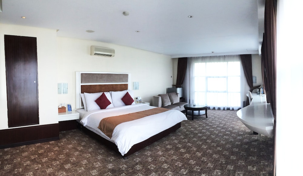 Executive Suite photo 2