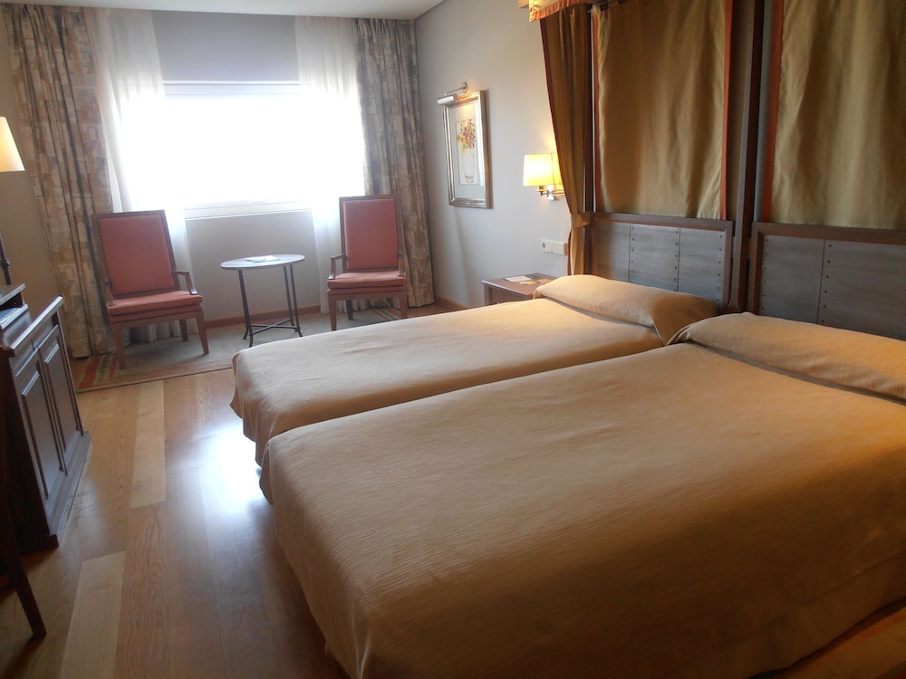 Standard Twin Room (3 Adults) - Photo 4