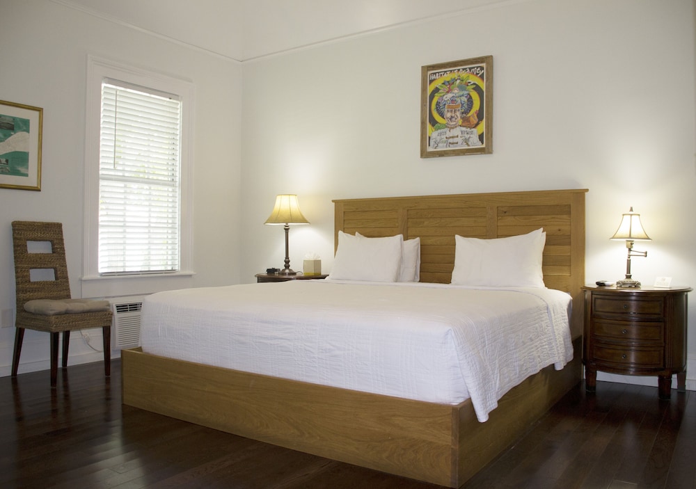 Deluxe King (Private Balcony/Veranda) Adults Only photo 1