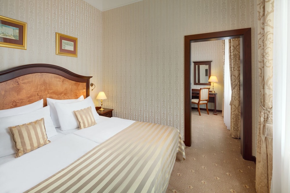 Junior Double Room with Wellness and Fitness Access photo 2