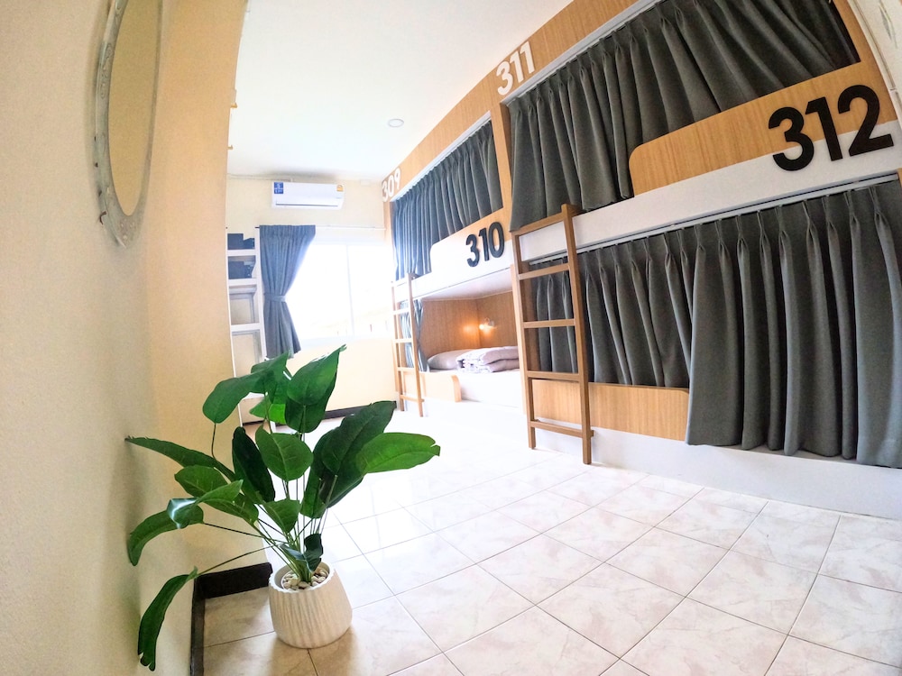 Mixed 4 beds Dormitory 3 photo 1