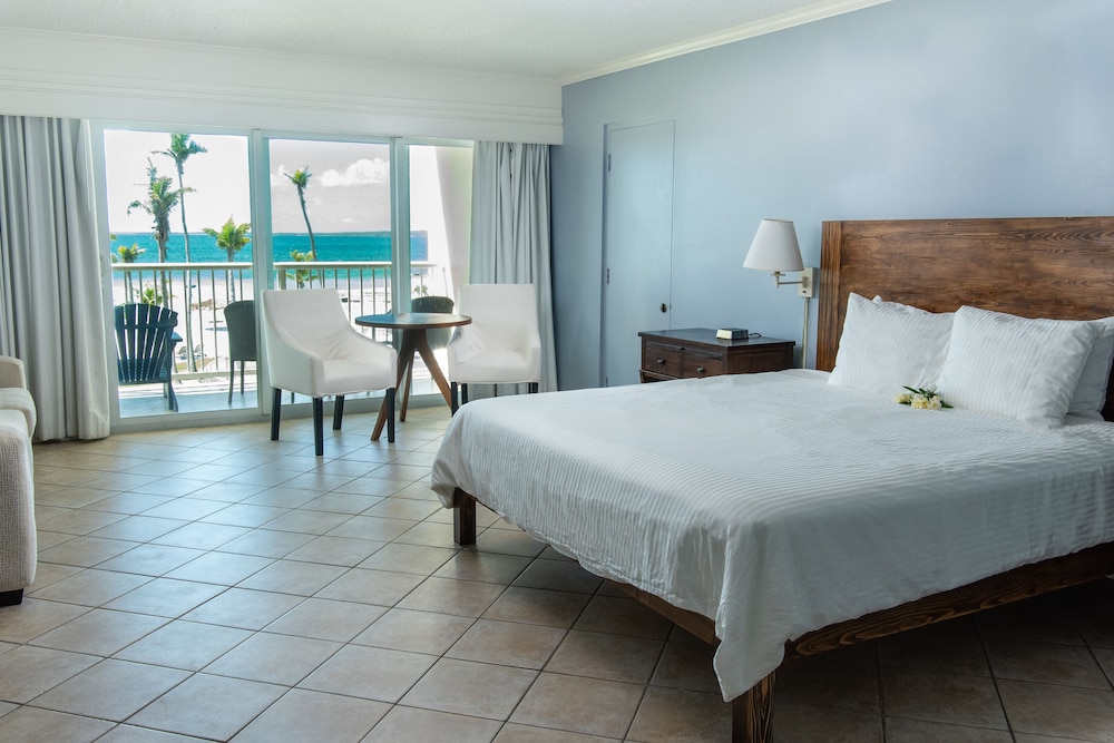 Deluxe Room, 1 King Bed, Oceanfront